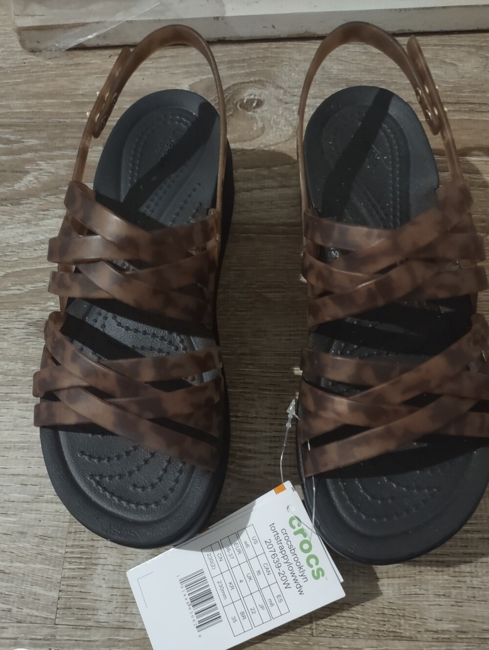 New CROCS Women's Brown Tortoiseshell Strappy Sanda Sz 6l